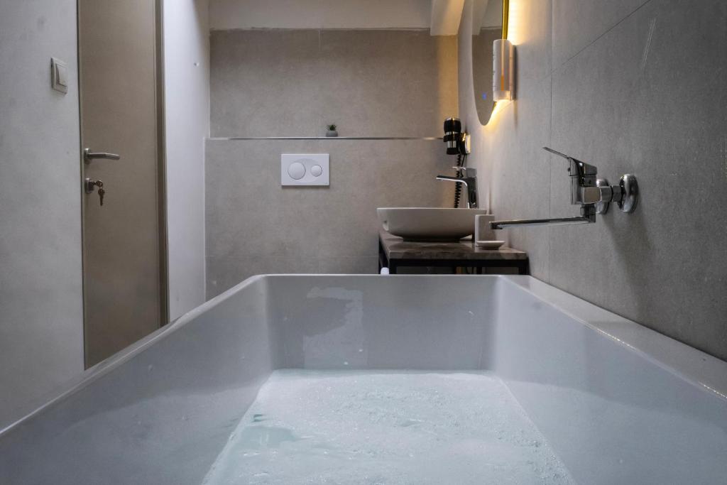 Nam Hotel gallery image 7